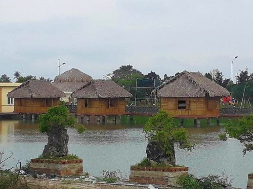 Các nhà hàng ăn uống mang phong cách đồng quê (Ảnh: Lương Diễn)