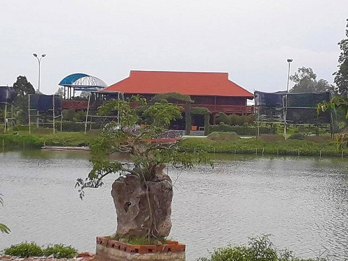 Bảo tàng xây dựng kiểu nhà sàn trưng bày hiện vật quý hiếm.