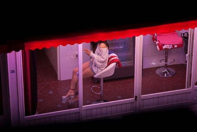 Khu phố đèn đỏ tại Hàn Quốc, rất nhiều nghệ sĩ sụp đổ cả sự nghiệp vì bị phát hiện thường xuyên lui tới đây. Khu phố đèn đỏ tại Hàn Quốc, rất nhiều nghệ sĩ sụp đổ cả sự nghiệp vì bị phát hiện thường xuyên lui tới đây.