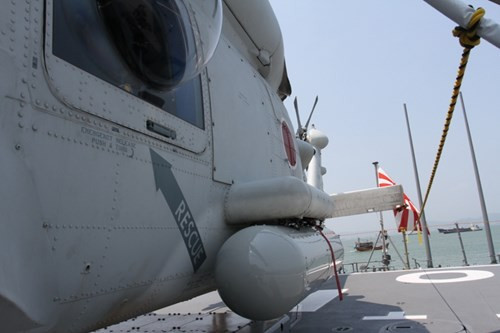 Trực thăng săn ngầm SH-60J(K) có khả năng mang 2 ngư lôi chống ngầm 324mm Mk46 hoặc Type 74, Type 12 hoặc tên lửa chống tăng Hellfire hoặc bom chìm chống ngầm. Ảnh: Giáo dục Việt Nam