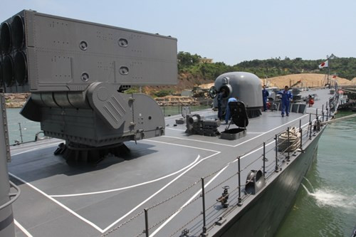 Còn đây là bệ phóng rocket chống ngầm RUR-5 ASROC trên tàu khu trục JS Asayuki (DD-132) ở Tiên Sa. Ảnh: Giáo dục Việt Nam