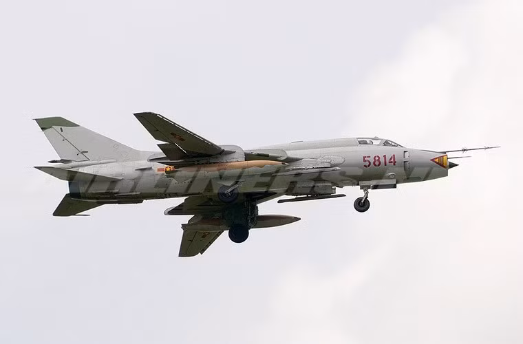 Su-22 hiện là một trong những máy bay chiến đấu chủ lực của Không quân Nhân dân Việt Nam. Nó được biên chế cho cả 3 sư đoàn không quân 370, 371 và 372 làm nhiệm vụ chiến đấu bảo vệ vùng trời, vùng biển. Hầu hết các máy bay Su-22 đều do Liên Xô viện trợ từ những năm 1980 và một phần được mua từ các nước Đông Âu sau năm 1990.