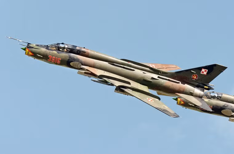 Việc thiết kế cánh này giúp cho máy bay bay tầm thấp với tốc độ cao hoặc đạt tốc độ cao vượt âm thanh ở trần bay lớn.