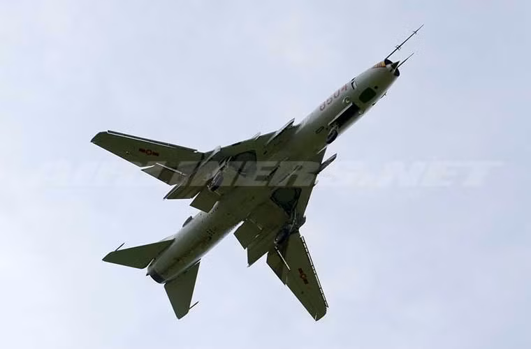 Cường kích Su-22 được thiết kế làm nhiệm vụ chính là tấn công mục tiêu mặt đất, mặt biển và khả năng phòng không hạn chế với khả năng mang tới 4 tấn vũ khí (bom, tên lửa, rocket) trên 12 giá treo ở cánh và dưới bụng máy bay.