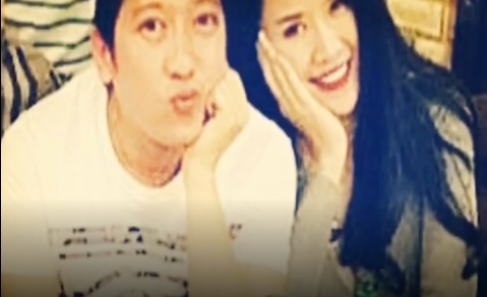 Thậm chí, cả hai không ngại ngần tạo dáng xì tin giữa chốn đông người mặc cho Trường Giang đã có "người yêu" là Nhã Phương.