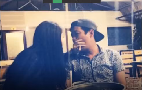 Có thể thấy Trường Giang không hề khó chịu hay tỏ ý tránh né mà ngược lại, anh khá hào hứng và vui vẻ.