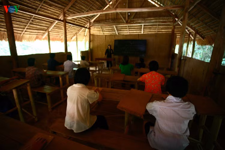 Một lớp học trong vùng giải phóng.