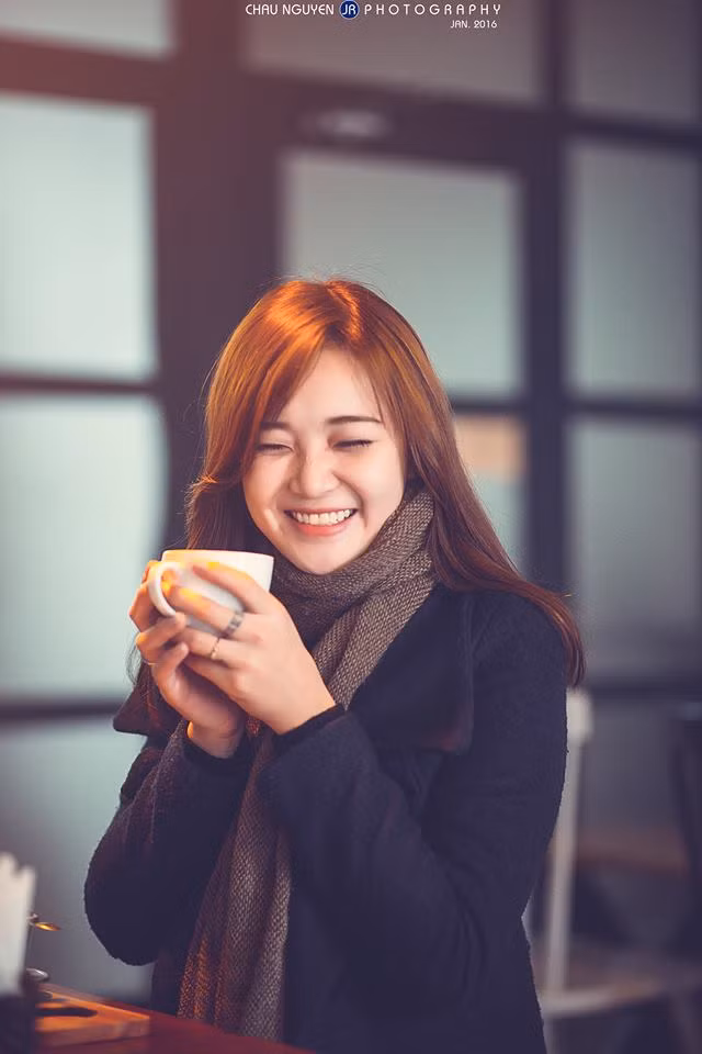 Mới đây, 9X xinh đẹp này vừa chụp bộ ảnh mới trong trang phục mùa đông ấm áp, khoe vẻ đẹp trong veo khiến nhiều dân mạng thích thú, không tiếc nút like.