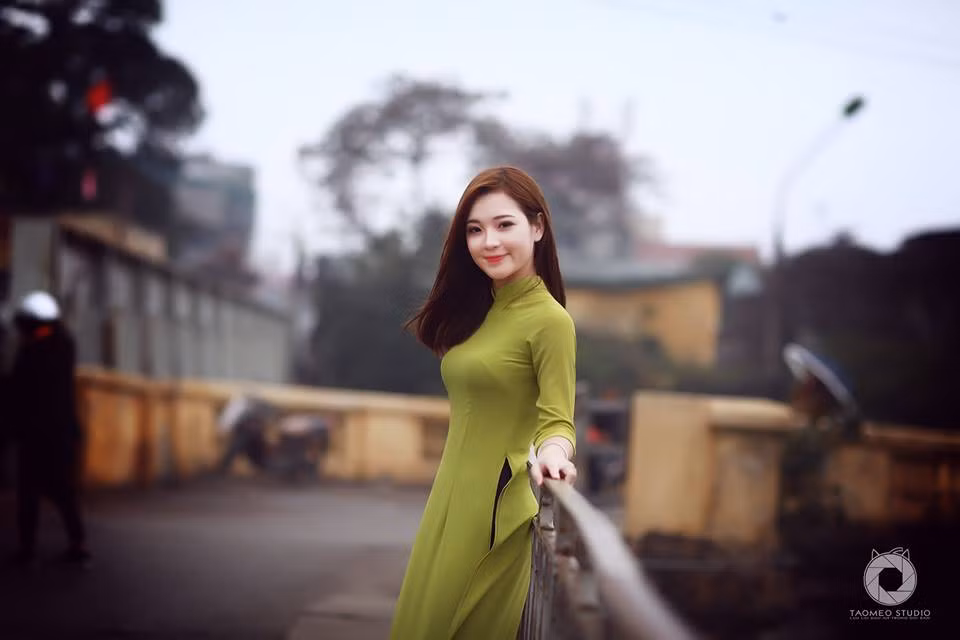 Một số dân mạng tinh mắt còn nhận xét Thu Hương có khuôn mặt rất giống Jannina W – cô hot girl Thái lai Đức rất nổi tiếng trên mạng xã hội trong khoảng 2 năm gần đây.