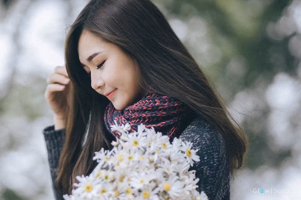 Thu Hương cho biết cô bị khá nhiều người lạ gửi tin nhắn rủ rê, trêu ghẹo, gạ gẫm trên Facebook… chưa kể đến việc thường xuyên bị hack trang cá nhân, ăn cắp ảnh, làm fanpage hay trang cá nhân giả mạo.