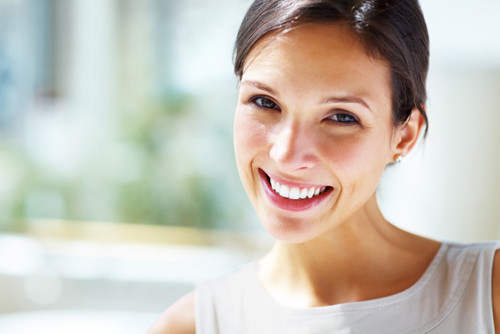 6. Bảo vệ sức khỏe răng miệng. Nhai lá trầu không có thể đánh bay mùi hôi miệng. Chúng còn góp phần làm dịu các cơn đau răng. Tuy nhiên, bạn đừng quên đánh răng sau khi nhai lá trầu không. Ngoài ra, cũng có thể đun sôi lá trong nước rồi lọc lấy nước súc miệng hàng ngày để giữ vệ sinh cho răng miệng và giúp hơi thở luôn thơm mát.