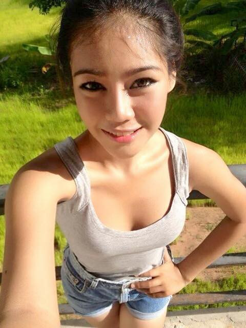 Điểm gây ấn tượng mạnh đầu tiên của Naika Nayika dĩ nhiên là ngoại hình của cô. Cư dân mạng Thái Lan đã sử dụng rất nhiều mỹ từ để mô tả sắc đẹp của nữ bác sĩ xinh đẹp, trẻ tuổi này.