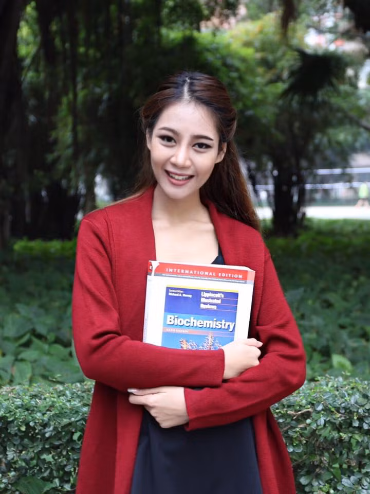 Hiện tại, Naika Nayika được biết đến là một nữ bác sĩ xinh đẹp rất nổi tiếng ở Thâm Quyến, Trung Quốc. Cô đã tốt nghiệp trường Đại học Y khoa Nam Kinh và hiện đang có ý định trở về trường tiếp tục làm việc.