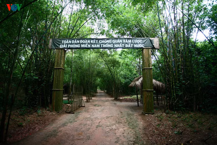 Khu vực tái hiện vùng Củ Chi giải phóng. Ở đây là một cuộc sống khác, bình yên hơn tuy nhiên vẫn trong tinh thần chiến đấu với khát vọng thống nhất đất nước.