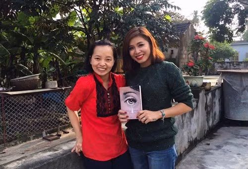 Co gai 8X viet truyen bang... di dong