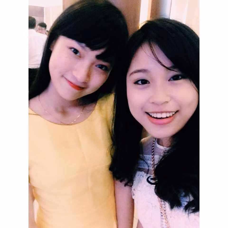 Ngoài khả năng nói được nhiều thứ tiếng rất giống, Khánh Vy còn là một nữ sinh có thành tích học tập rất khủng. Mới đây, cô nàng đã đoạt giải cấp 3 quốc gia và được tuyển thẳng vào đại học.