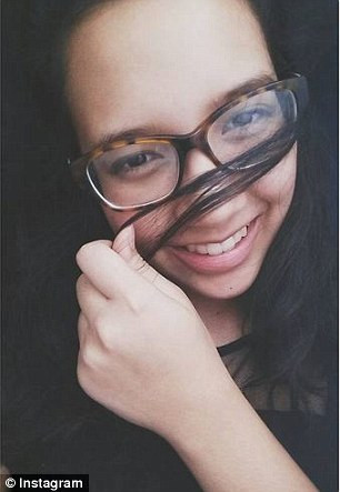 Riêng về nữ sinh đồng tính xấu số May Kieu (ảnh), cô vốn có thành tích học tập khá giỏi, từng được khen thưởng là một trong những học sinh năm nhất xuất sắc nhất của trường, đồng thời là thành viên đội tuyển cờ vua của trường.