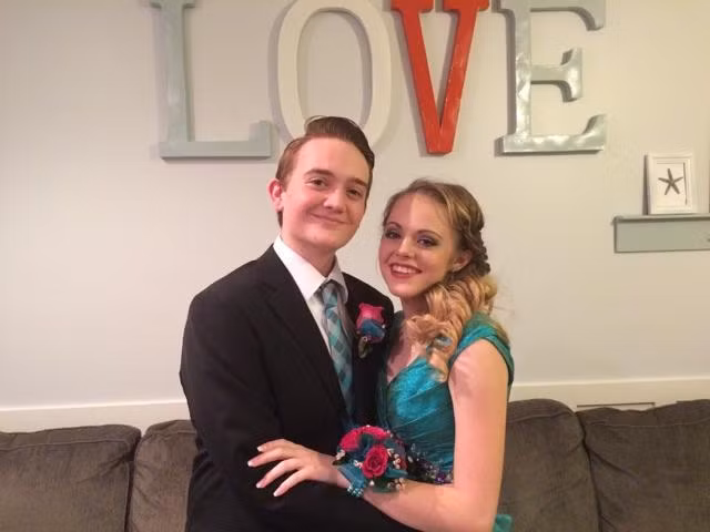 Bạn gái của Hayden Godfrey là Lilyan Sharp, cũng là một nữ sinh cùng trường đã thể hiện sự cảm kích vô cùng của mình dành cho người yêu. Lilyan Sharp cho biết, việc làm của Hayden Godfrey dù hơi “khác người” nhưng rất đáng để bản thân cô thấy tự hào, hãnh diện.