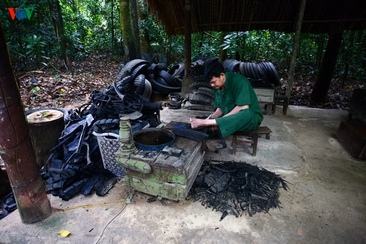 Cuộc sống nơi đây phần lớn là tự cung tự cấp.