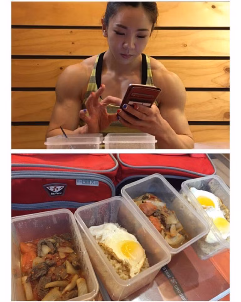 Trên trang cá nhân của nữ lực sĩ mới đây đã chia sẻ khẩu phần ăn của cô. Yeon Woo Jhi bật bí cô rất thích ăn thịt bò, bởi đó là món ăn rất tốt cho cơ bắp của người tập luyện như cô.