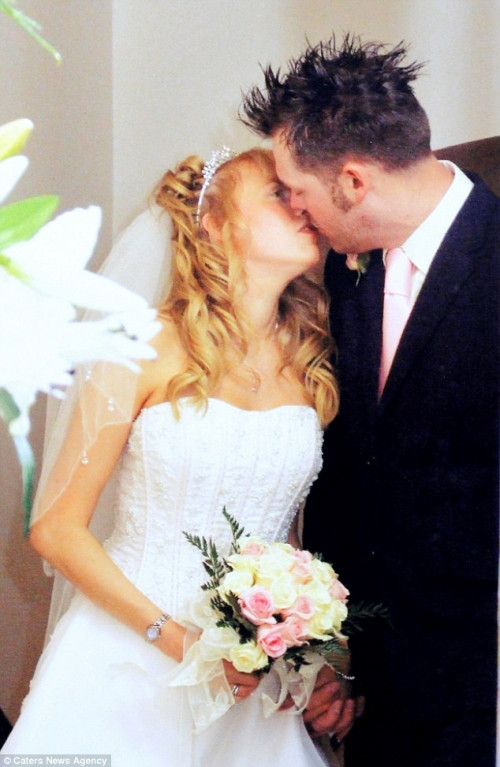 Chong chuyen gioi, cung vo di bar tim trai tre-Hinh-2