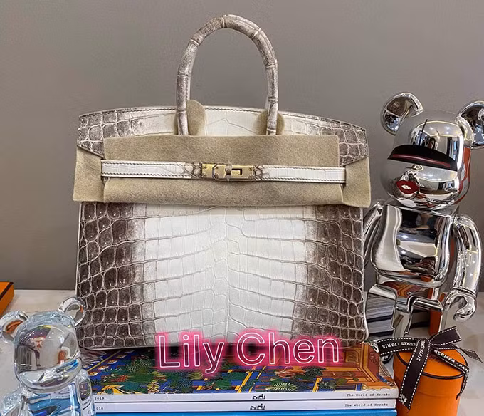 Năm 2019, người đẹp tham gia cuộc thi Tình Bolero và đoạt vị trí Á quân, kể từ đó cô được nhiều người ưu ái gọi là "ngọc nữ Bolero".