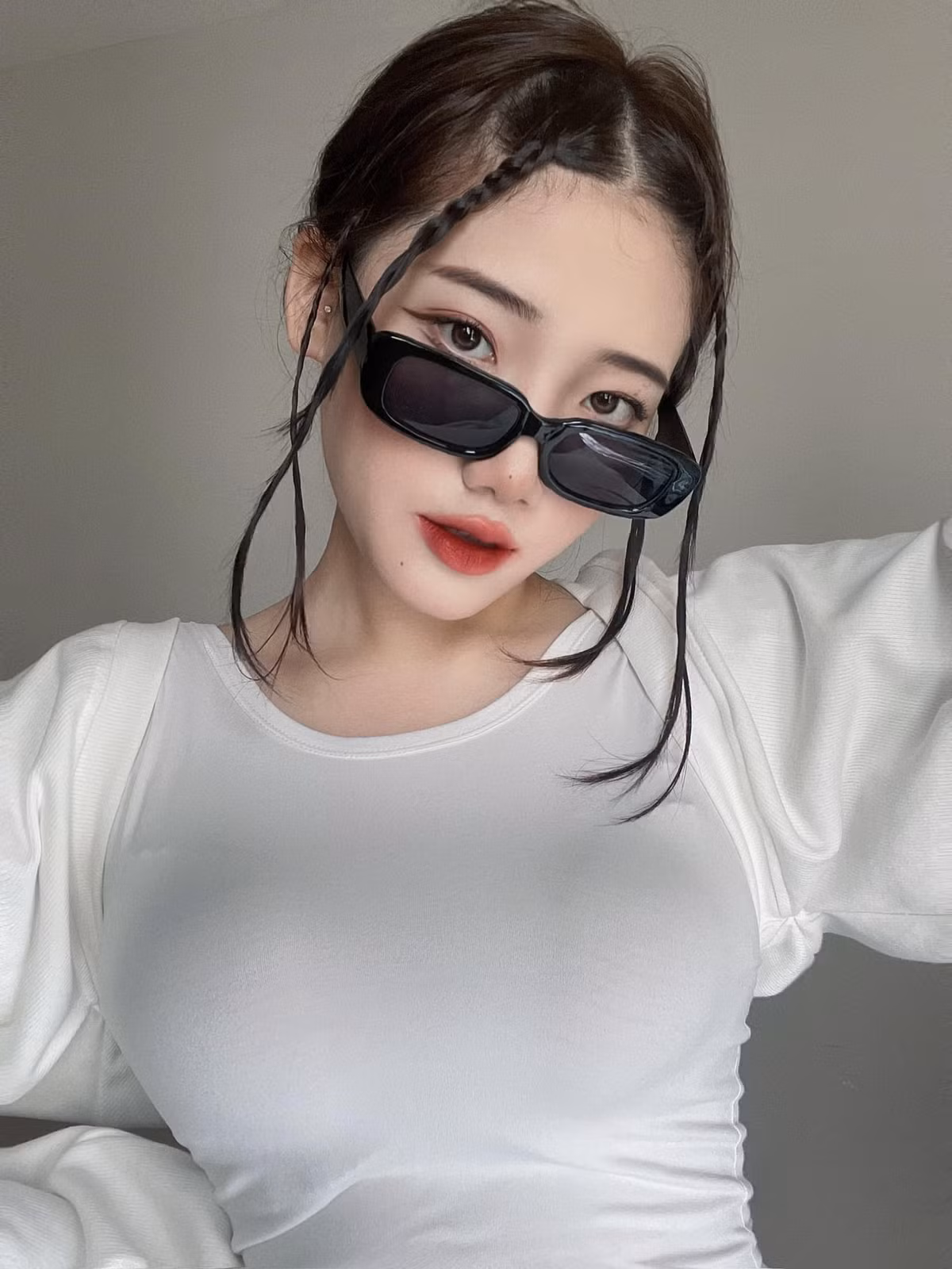 Hồng Hạnh vốn là hot girl mạng xã hội từ lâu, cô hiện đang sở hữu tài khoản Facebook với hơn 53 nghìn lượt theo dõi.