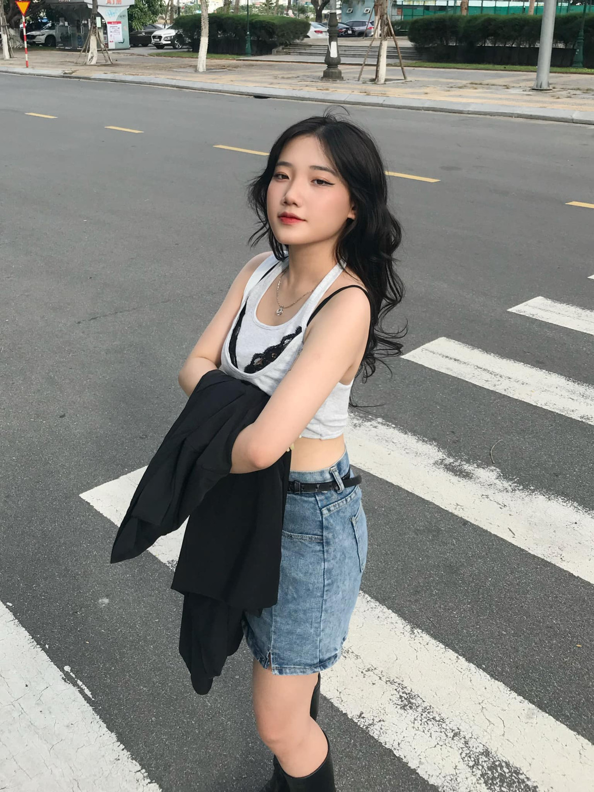 Nổi tiếng nhờ có vẻ ngoài thánh thiện, đường nét gương mặt xinh đẹp hài hòa, đặc biệt là cực giống Suzy, Hồng Hạnh trở thành cái tên được nhắc đến nhiều nhất trên các diễn đàn mạng hiện tại. Ảnh: FBNV