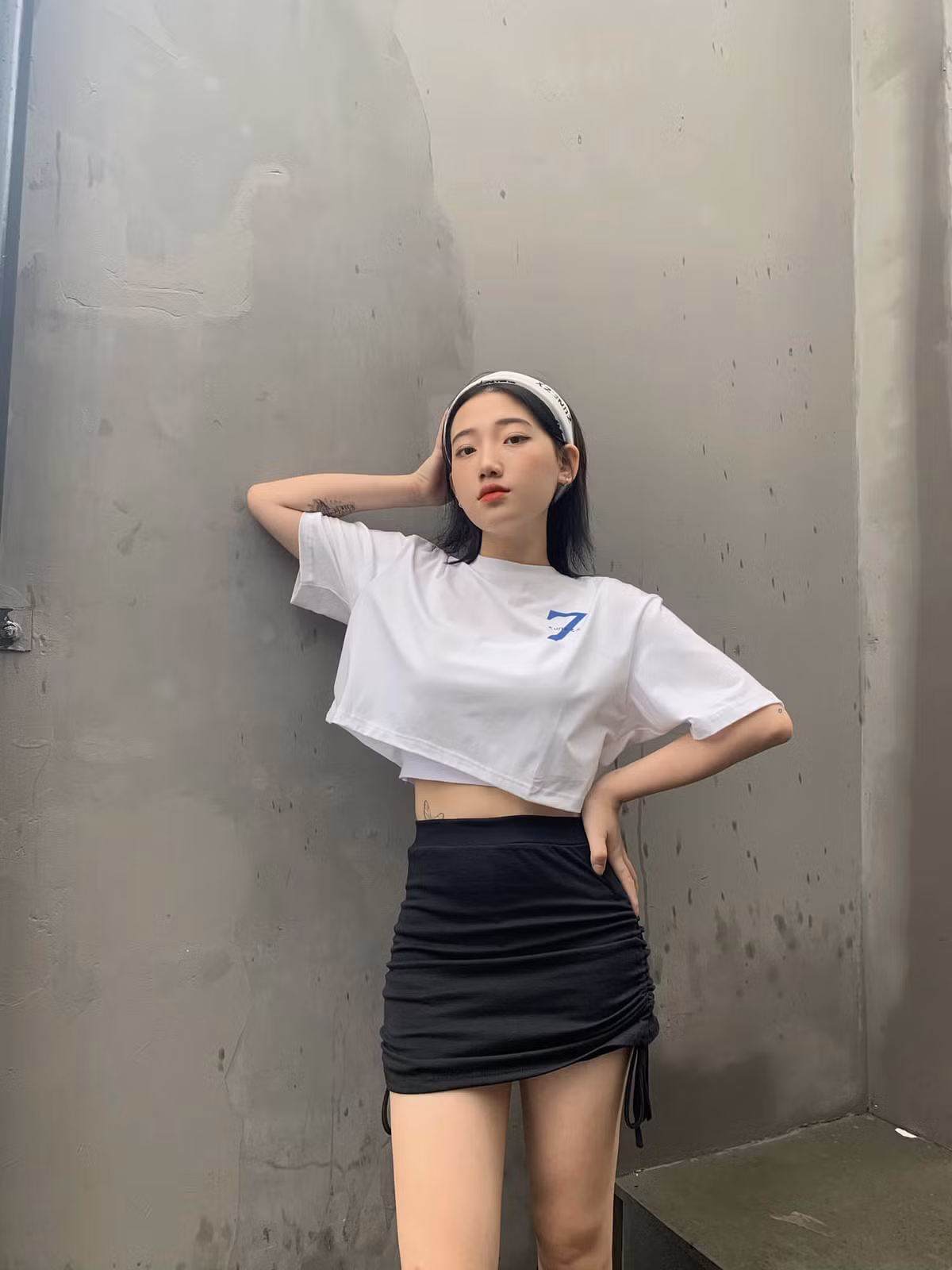 Hạnh còn là “cô gái vàng trong làng TikTok” khi thường xuyên đăng tải những đoạn clip ngắn cực đáng yêu, dễ thương.