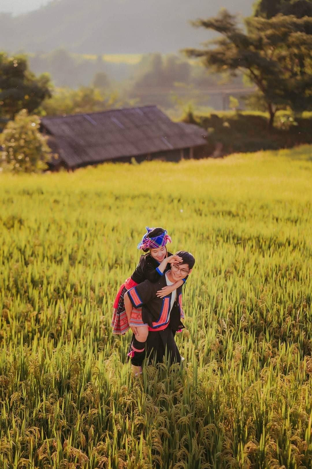 Chỉ sau vài giờ chia sẻ, đám cưới vùng cao xinh đẹp này đã nhận về hơn hàng chục ngàn lượt like và hàng ngàn bình luận rôm rả.