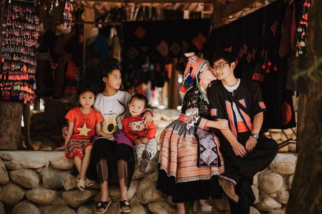 Ngay sau khi những hình ảnh đám cưới được đăng tải đã thu hút sự quan tâm của đông đảo mọi người.