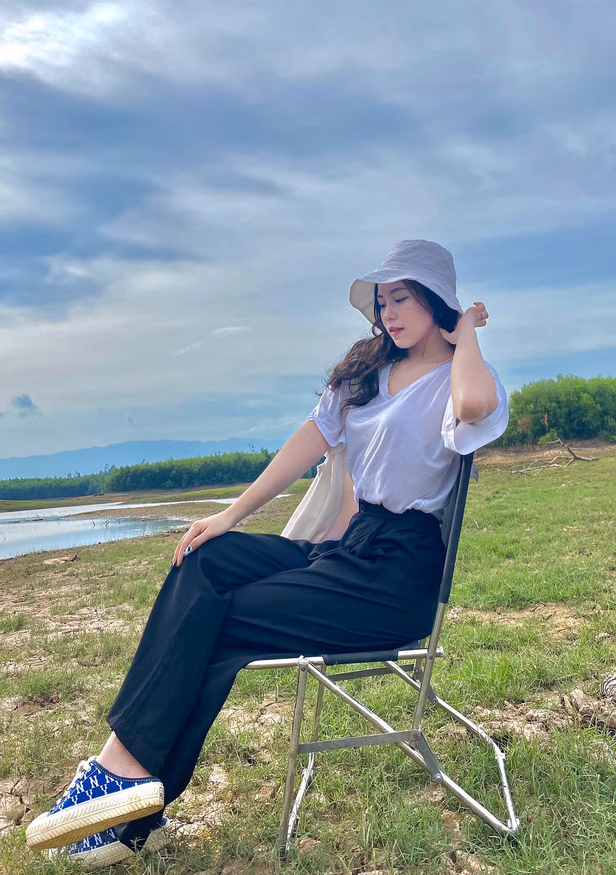 Cô sở hữu nét khả ái với đôi mắt híp và nét đẹp cuốn hút, ấn tượng.