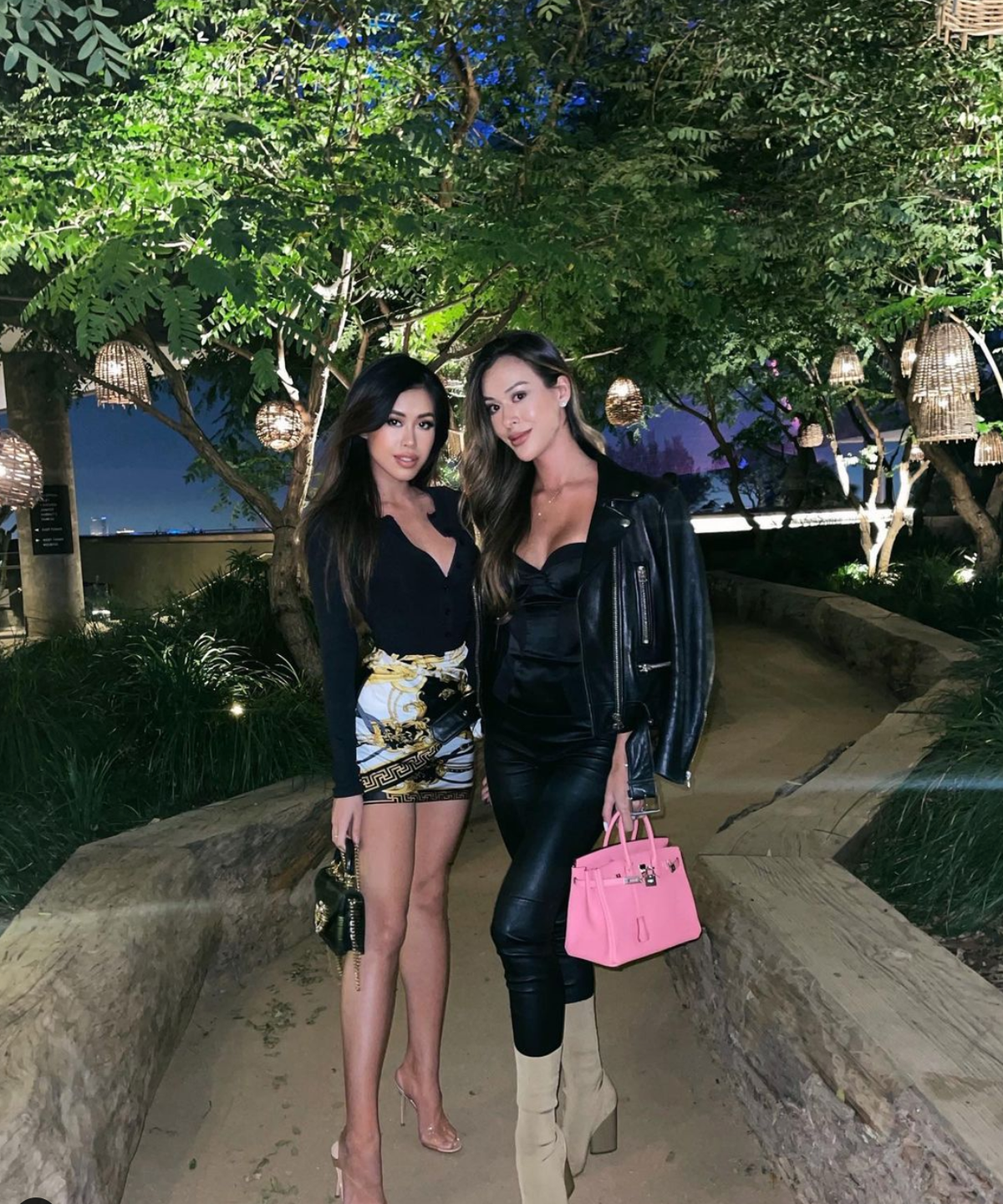 Dù chưa rõ mục đích sang Mỹ của rich kid này là gì nhưng ở thời điểm hiện tại, sát ngày lễ hội Halloween netizen đang dự đoán Tiên Nguyễn chắc chắn sẽ có một màn lộ diện gây bất ngờ.