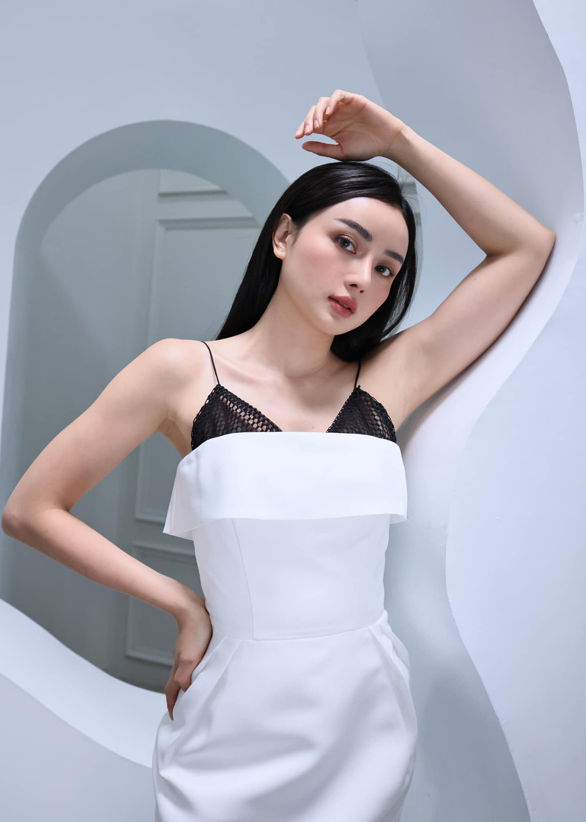 Sau khi sở hữu ngoại hình như mong muốn, cuộc sống của Angela Chu cũng sang trang mới khi cô kết hôn với chồng đại gia Thái Lan.