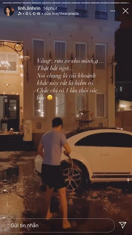 Không riêng gì cắm hoa, gội đầu, vị thiếu gia nhà tỷ phú còn rửa xe giúp bạn gái.