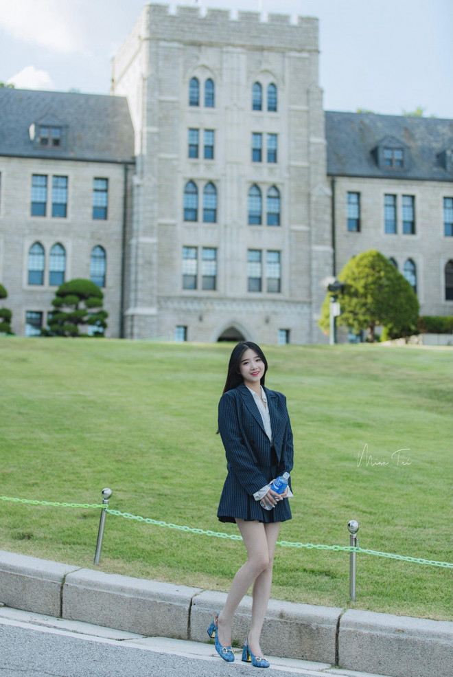 Phong cách thời trang của Khánh Ly cũng giống như nhiều cô gái Hàn Quốc.