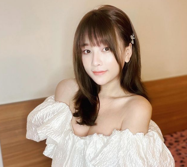 Mặc dù sự nổi tiếng của Lyly Sury hiện tại cũng đã đem lại không ít lợi ích cho cô nàng, nhưng có vẻ như nữ streamer vẫn chưa hài lòng nên mới khiến CĐM “há hốc mồm” với những chiêu trò “câu like”.