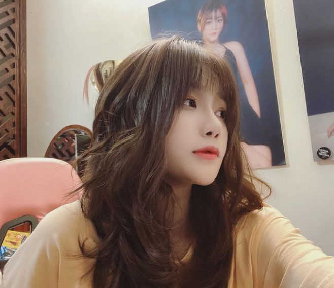 Trước đây, nữ streamer này từng tự nhận “ngon nhất Liên Quân”, đồng thời có hành động được cho là "ngu ngốc" khi nhận mình là nữ chính trong kho ảnh nóng 40G.