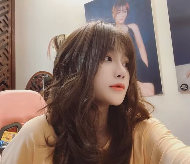 Trước đây, nữ streamer này từng tự nhận “ngon nhất Liên Quân”, đồng thời có hành động được cho là "ngu ngốc" khi nhận mình là nữ chính trong kho ảnh nóng 40G.