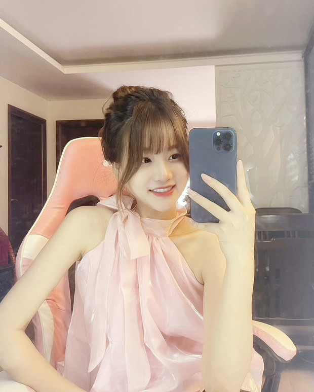 Bén duyên với nghề 2 năm qua, Lyly Sury đang ngày càng khẳng định được cái duyên của mình với nghề.