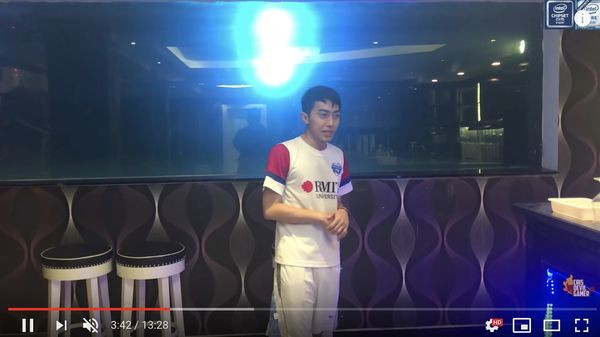 Từng có lần chia sẻ, Cris Phan còn khẳng định rằng: “Ba mình giàu”. Theo đó, anh cho hay ba của mình từng 3 lần phá sản nhưng sau bao nỗ lực cũng đã xây dựng được cơ ngơi hoành tráng.