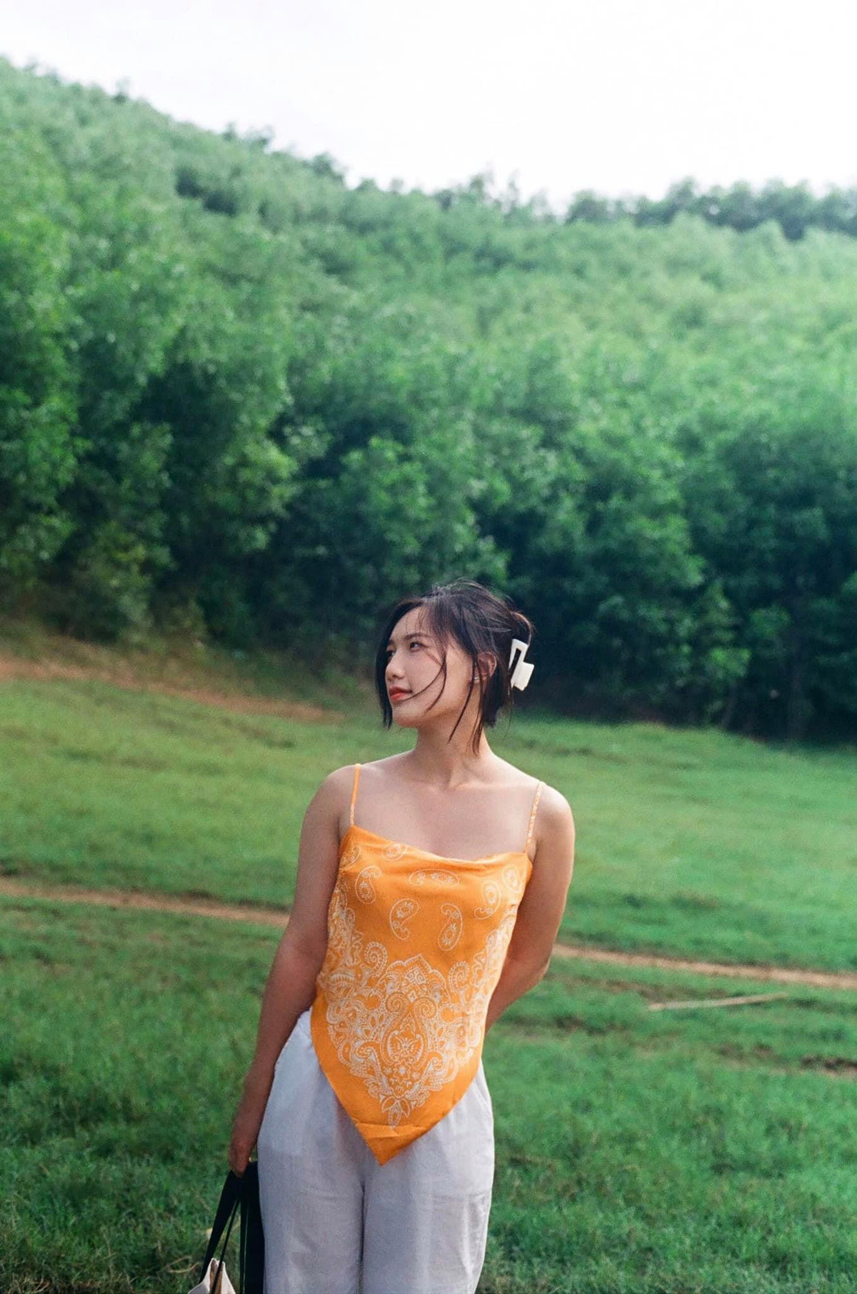 Nữ MC xinh đẹp này gây ấn tượng không chỉ bởi khả năng hoạt bát mà còn bởi ngoại hình đẹp, quyến rũ.