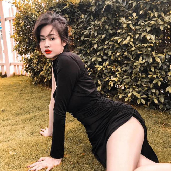 Vì sở hữu body rất gợi cảm nên bà Tưng làm gì cũng dễ khiến người ta thấy "đỏ mặt".