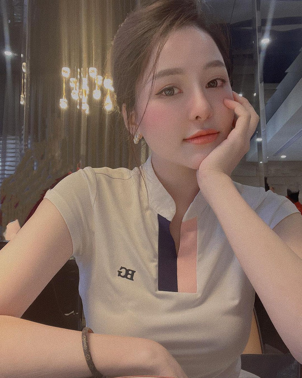 Theo đuổi phong cách gợi cảm nên hot girl Trâm Anh thường xuyên phải đối mặt với không ít thị phi và rắc rối. Bị người xa lạ gạ gẫm, mời mọc là một trong số đó.