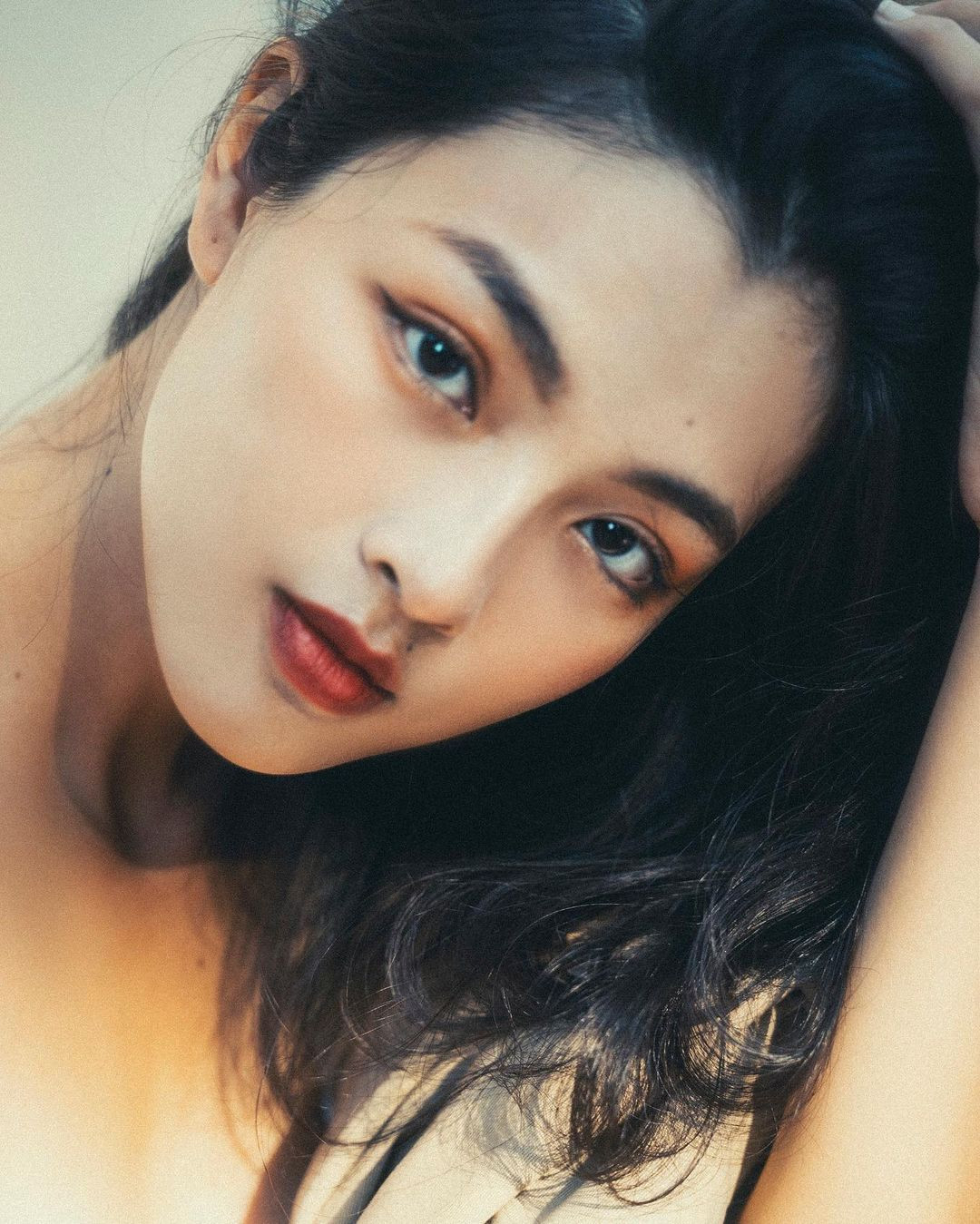 Có thể nói đây là lần hiếm hoi mà Lan Thy diện trang phục khoe vòng vòng 1 như vậy, khoảnh khắc này nhanh chóng thu hút sự chú ý.