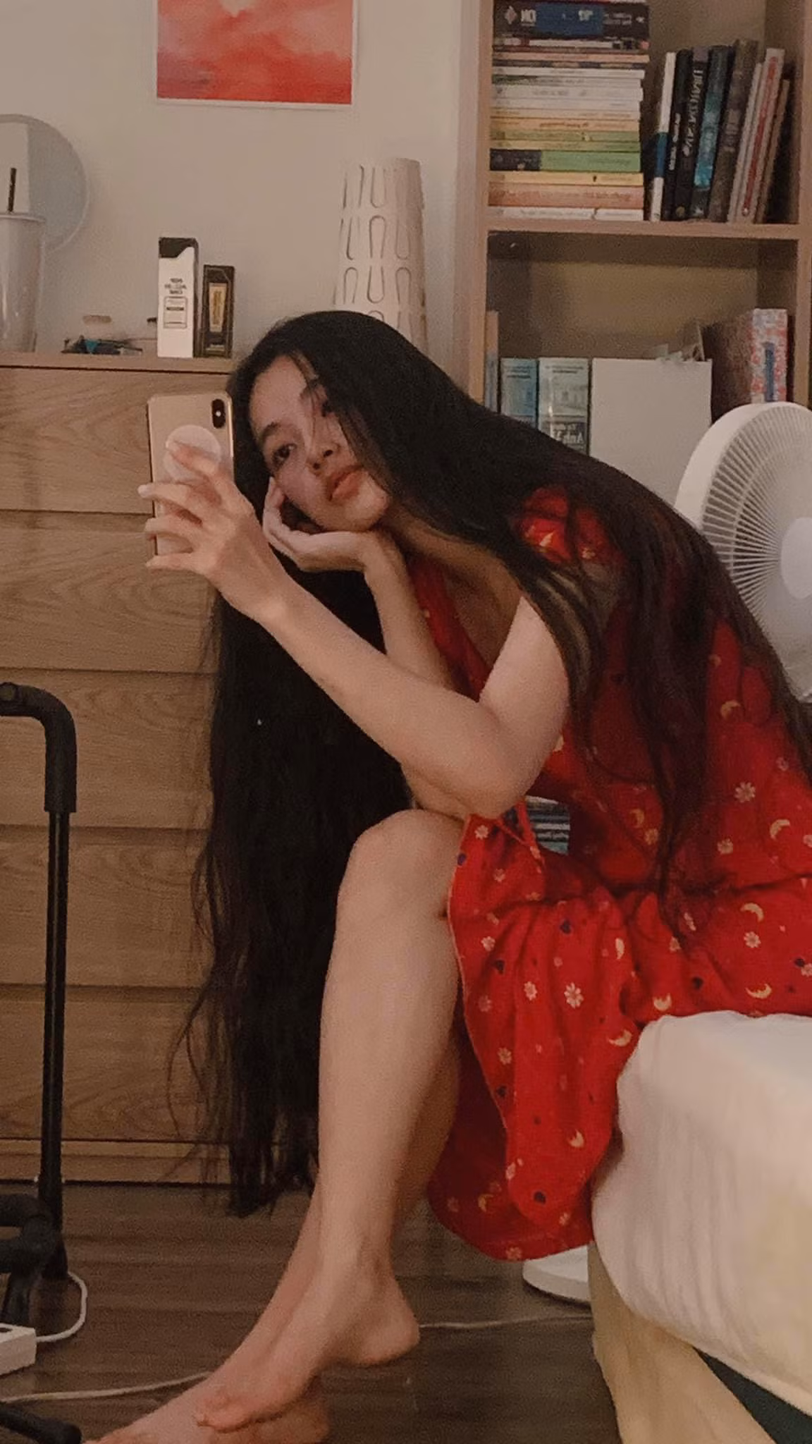 Cô gái sinh năm 1998 là một trong những hot girl Y khoa. Được biết cô theo học chuyên ngành Xét nghiệm Y khoa tại Trường Đại học Y khoa Phạm Ngọc Thạch - TP Hồ Chí Minh.