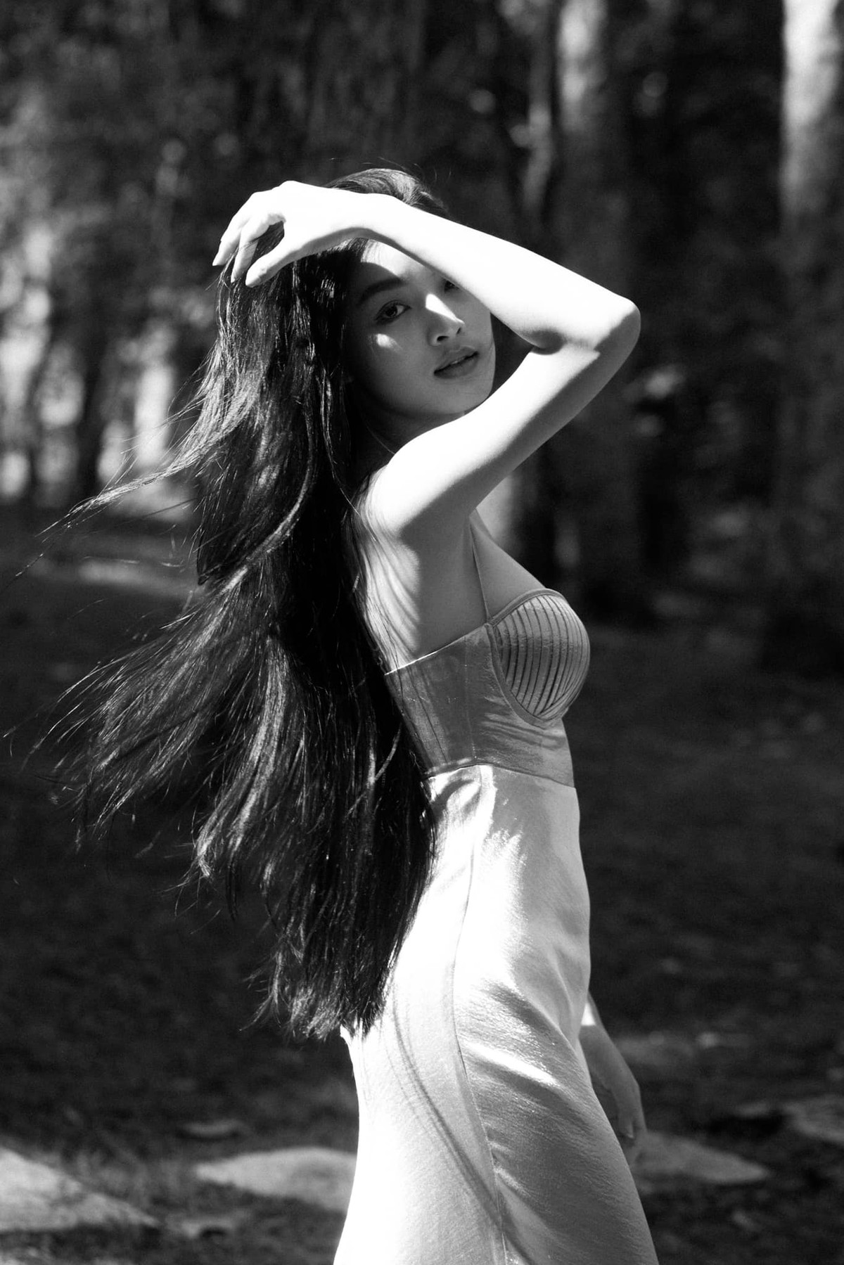 Sau khi nổi tiếng, Lan Thy được giao vai nữ chính Diễm trong bộ phim "Em và Trịnh", hot girl 23 tuổi gây ấn tượng với gương mặt đậm chất Á Đông, vẻ ngoài vừa dịu dàng vừa có chút bí ẩn, nổi loạn.