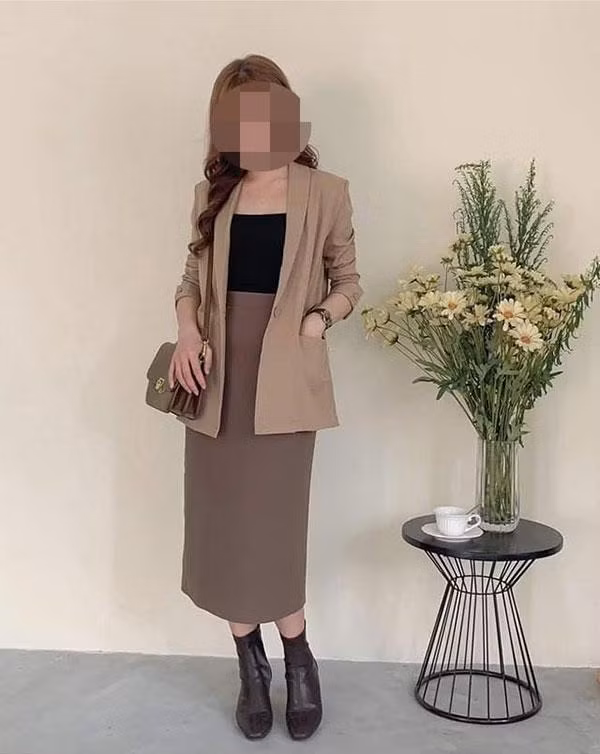 Theo chia sẻ của chị vợ, cô nhân tình là chủ shop quần áo tên B. khá nổi tiếng ở Hà Nội. Đặc biệt, một người nhận là nhân viên cũ của shop thời trang khẳng định cô gái này đã có gia đình.