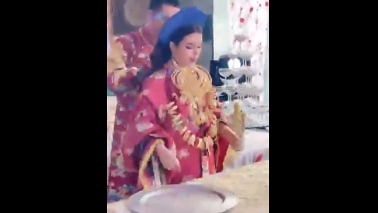 Hình ảnh, clip về cô dâu nhận của hồi môn khủng trong ngày trọng đại cuộc đời ngay khi chia sẻ lập tức "gây bão" trên MXH.