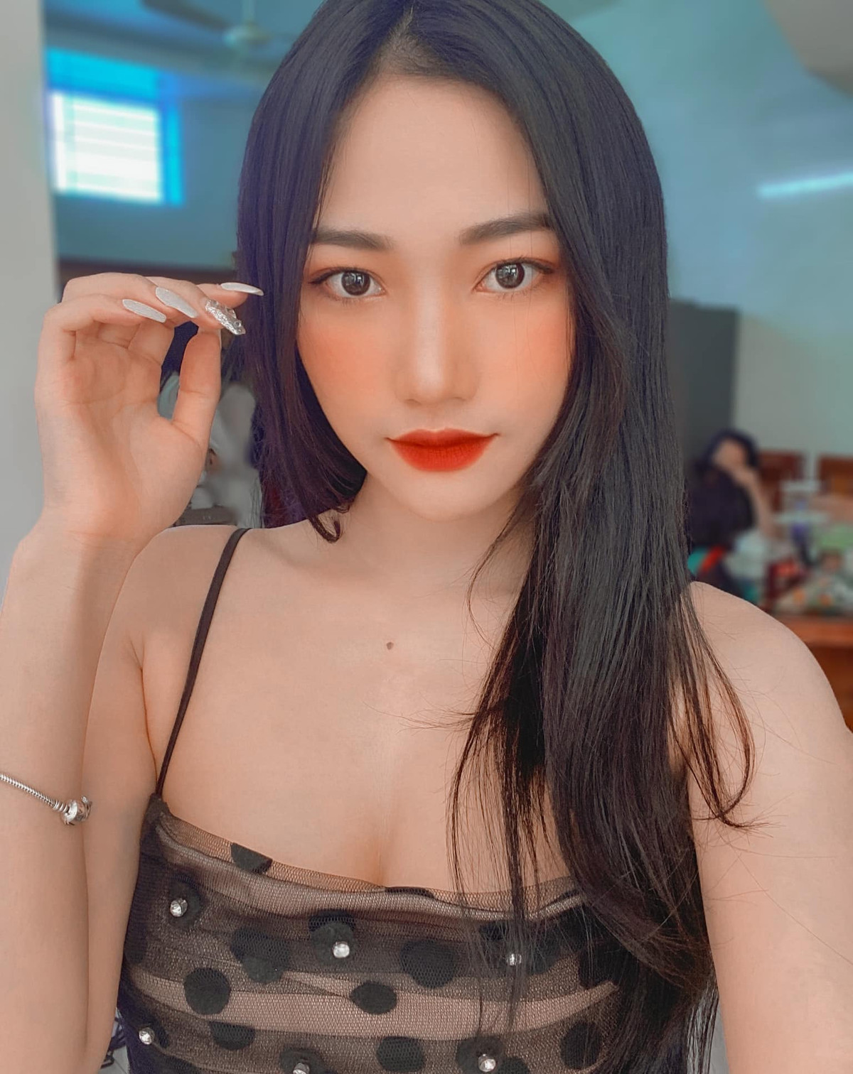 Dạ Thảo vẫn chưa hài lòng với nhan sắc hiện tại, cô vẫn muốn phấn đấu để xinh đẹp hơn. Ảnh: FBNV